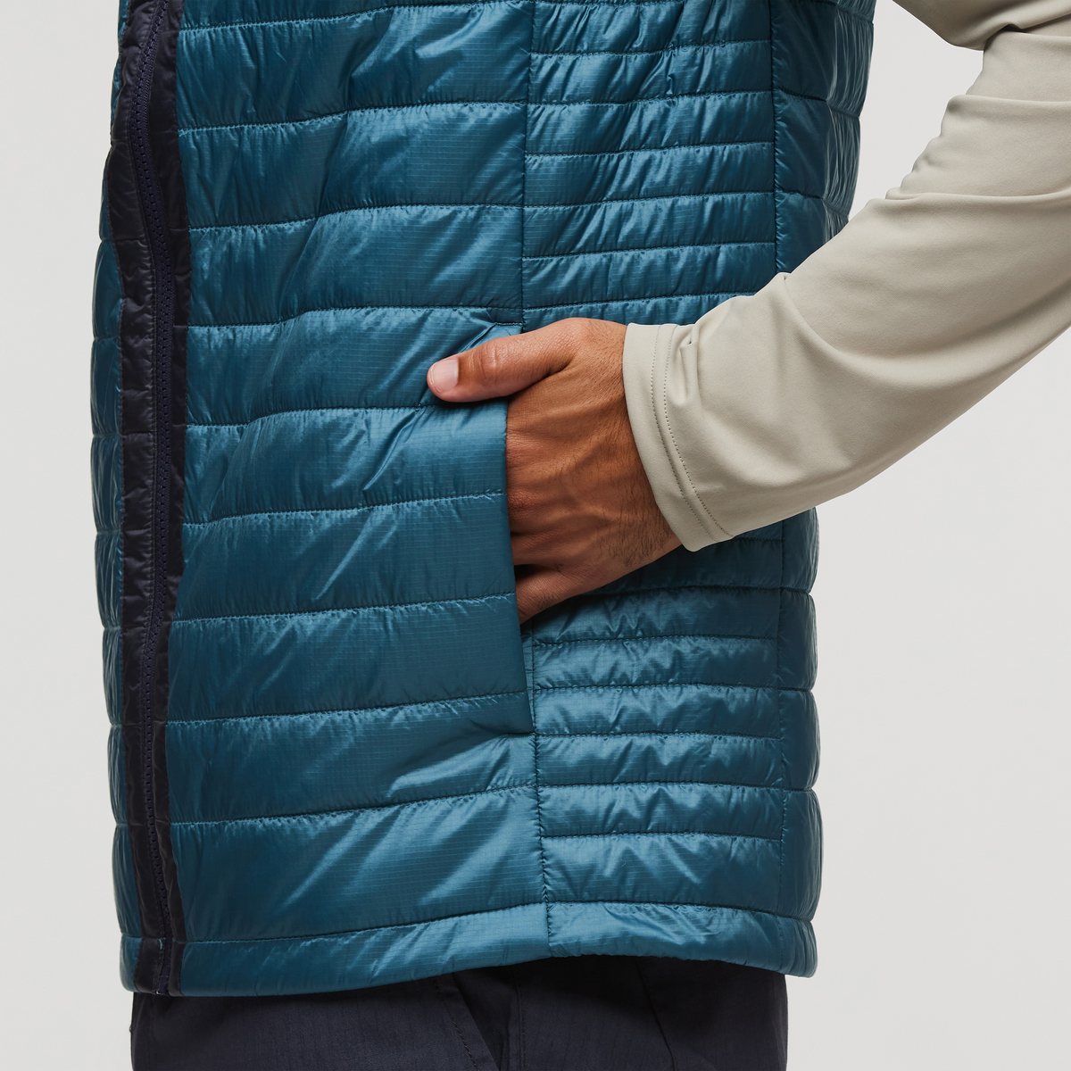 Capa Insulated Vest - Men's — image 18