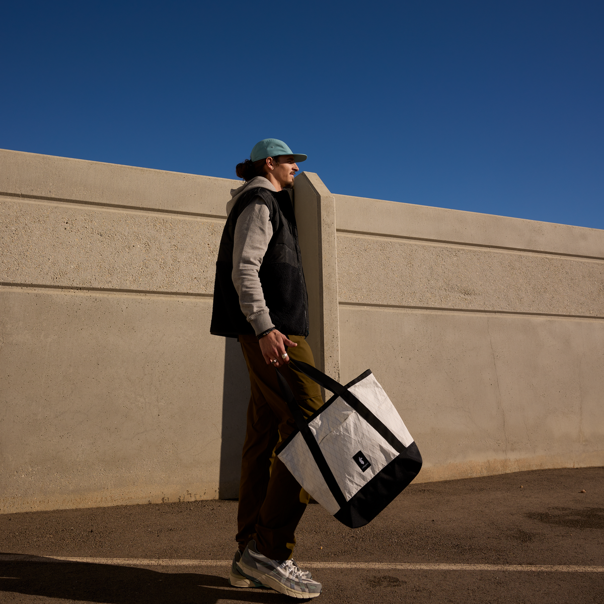 Contiguo 22L Tote — image 41
