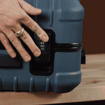 Coraza Suitcase - Medium Checked — image 8
