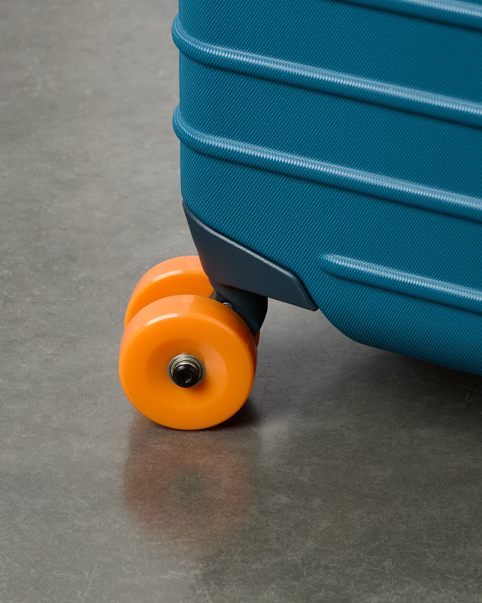 Coraza Suitcase - Medium Checked — image 5